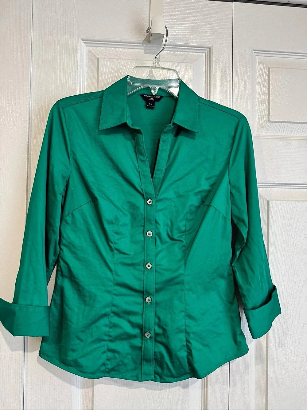 Banana Republic Green Button Down Shirt Size PS Like New